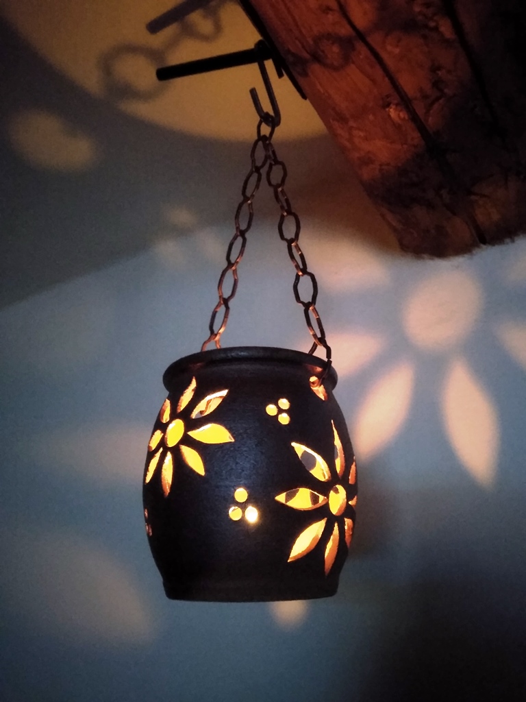 Závěsná keramická lampa - květina