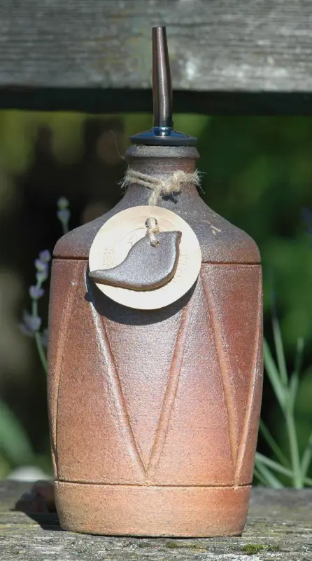 Kameninová láhev s nálevkou (700 ml)