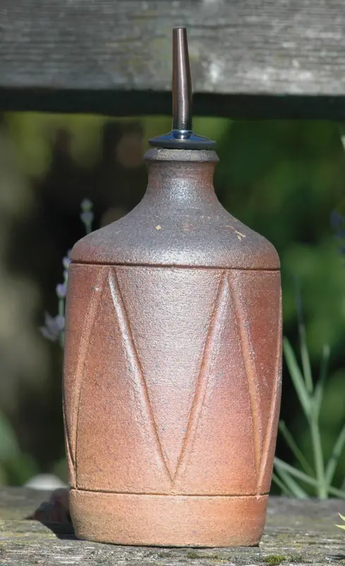 Kameninová láhev s nálevkou (700 ml)