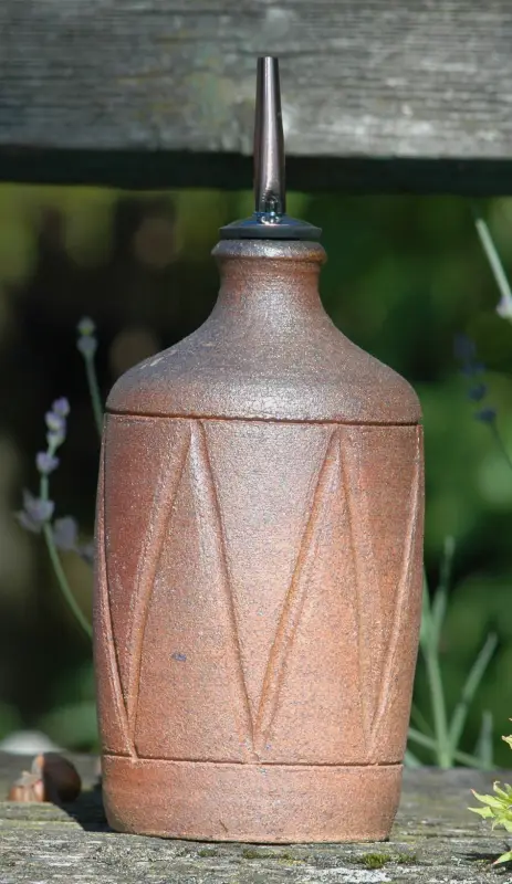 Kameninová láhev s nálevkou (700 ml)