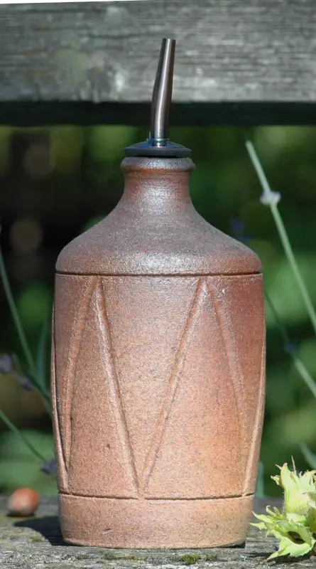 Kameninová láhev s nálevkou (700 ml)