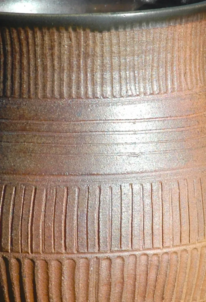 Kameninová váza s rýhováním (1900 ml)