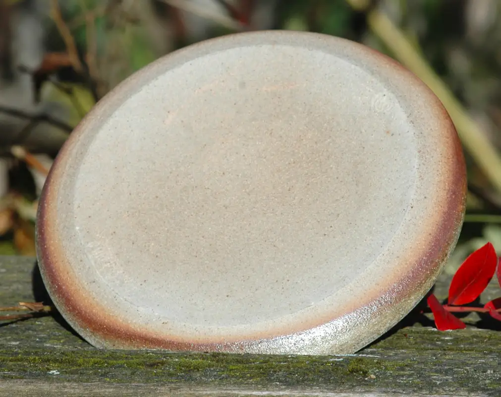 Keramický talíř mělký (23 cm)