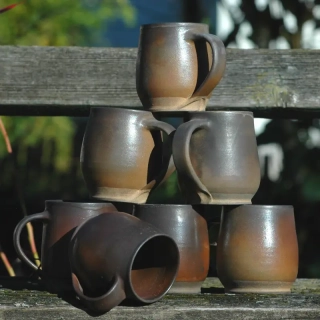 Kameninový hrnek pálený technikou zakuřování (300 ml)
