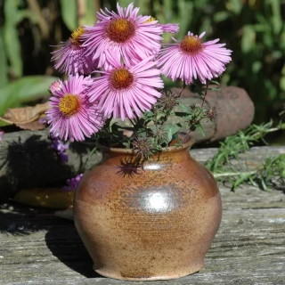 Kameninová vázička (300 ml)