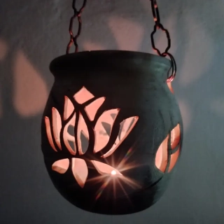 Závěsná keramická lampa na svíčku