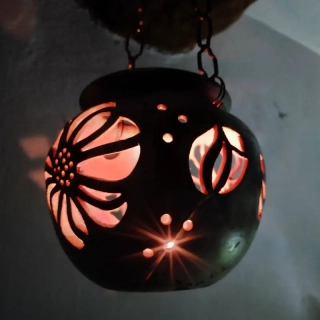 Závěsná keramická lampa na svíčku